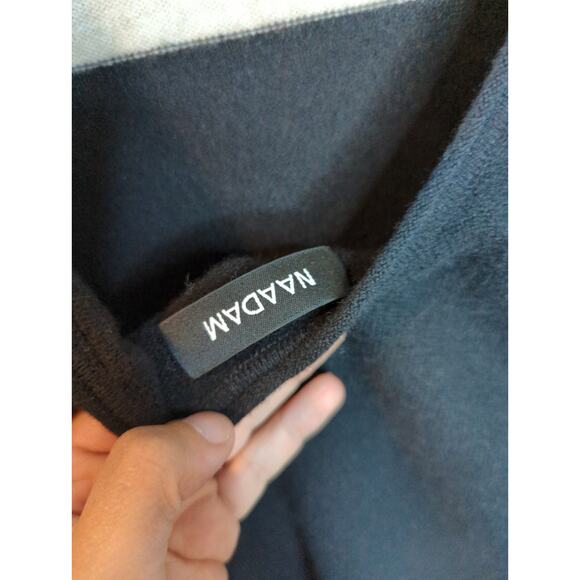 Naadam Cream/Black Color Block Open Back Cashmere Sweater size M - Picture 3 of 4